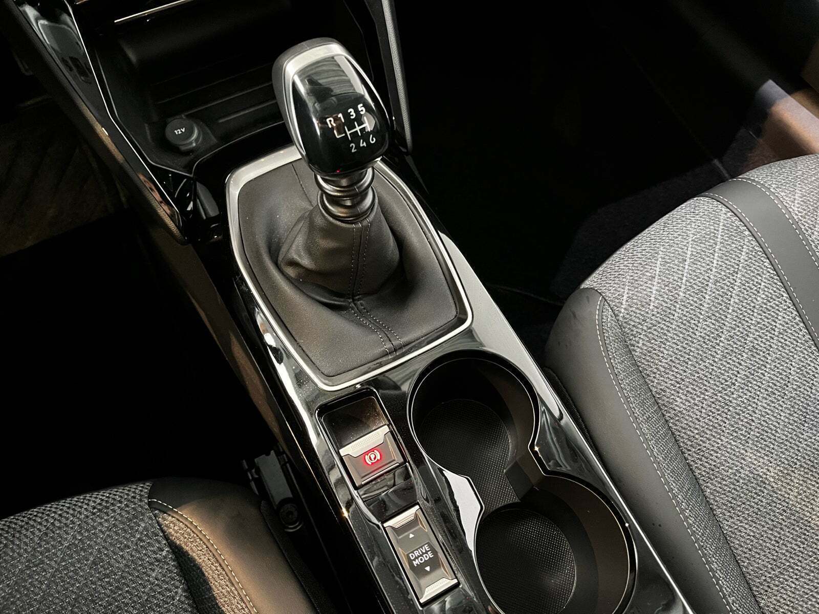 Grøn Peugeot 208 fra 2024