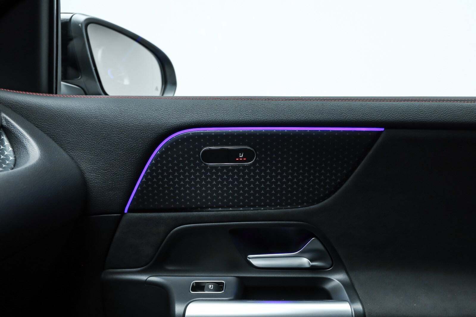 Sort Mercedes EQA350 fra 2025