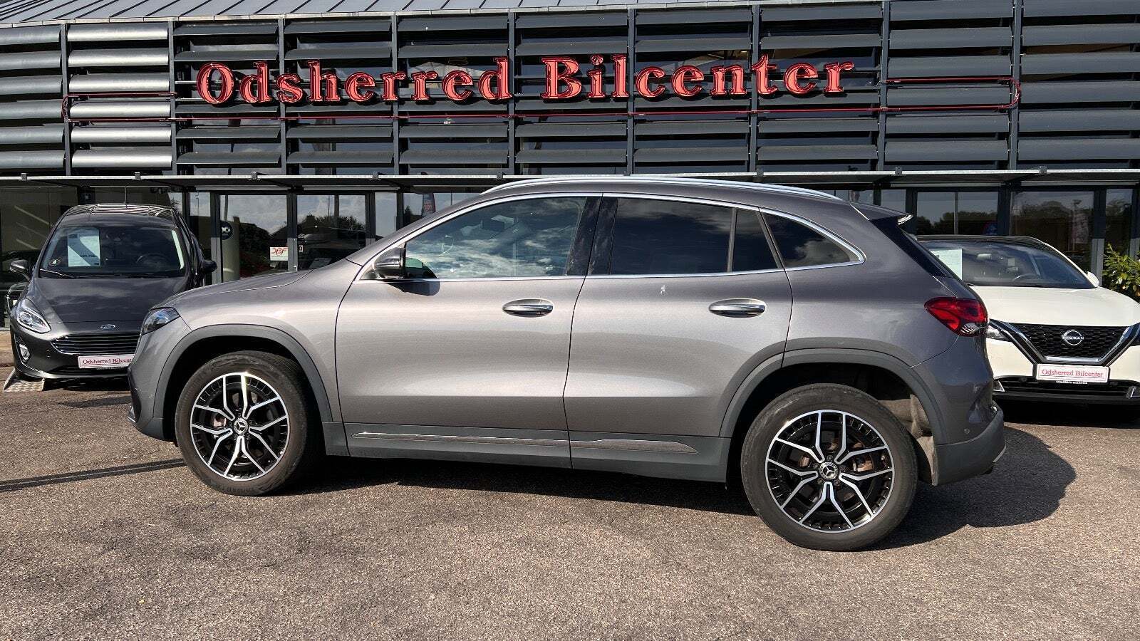 Grå Mercedes EQA350 fra 2023