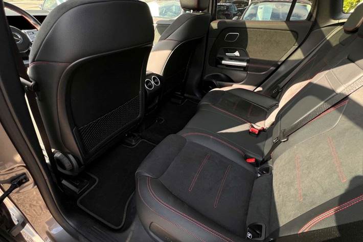 Grå Mercedes EQA350 fra 2023