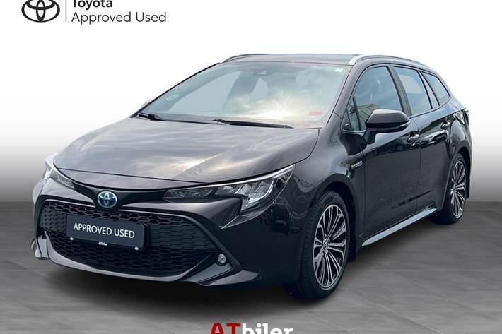 Brun Toyota Corolla fra 2020 set udefra