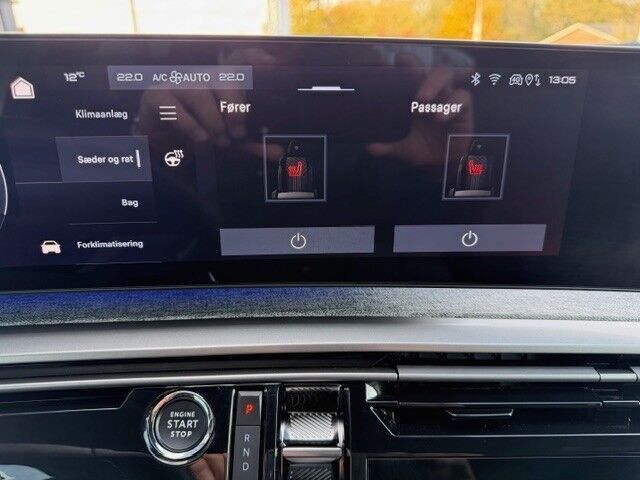 Grå Peugeot e-5008 fra 2025