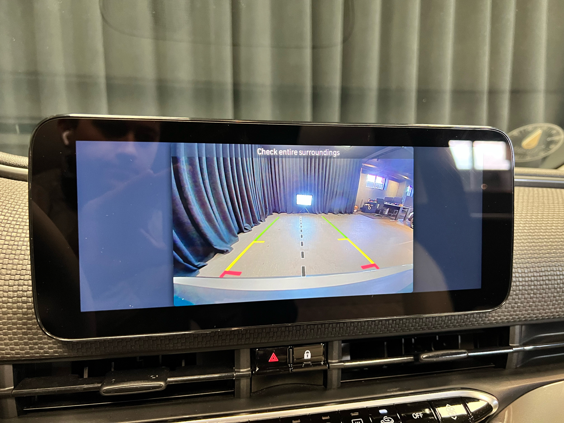 Grå Fiat 500e fra 2023