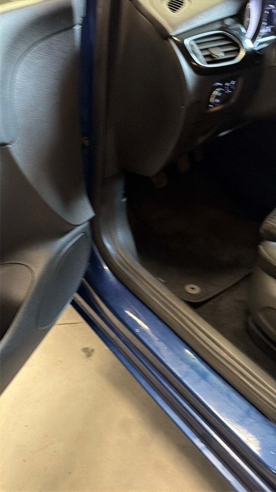 Blå Opel Astra fra 2020