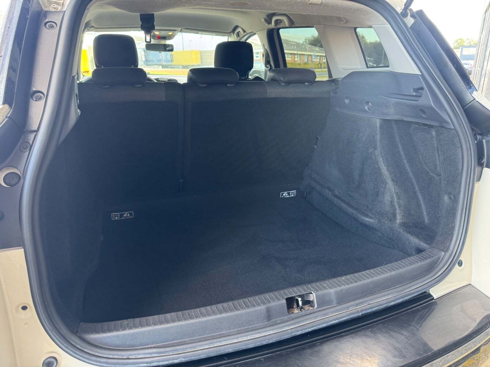 Beige Renault Clio IV fra 2017