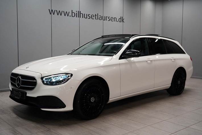 Hvid Mercedes E300 e fra 2021 set udefra