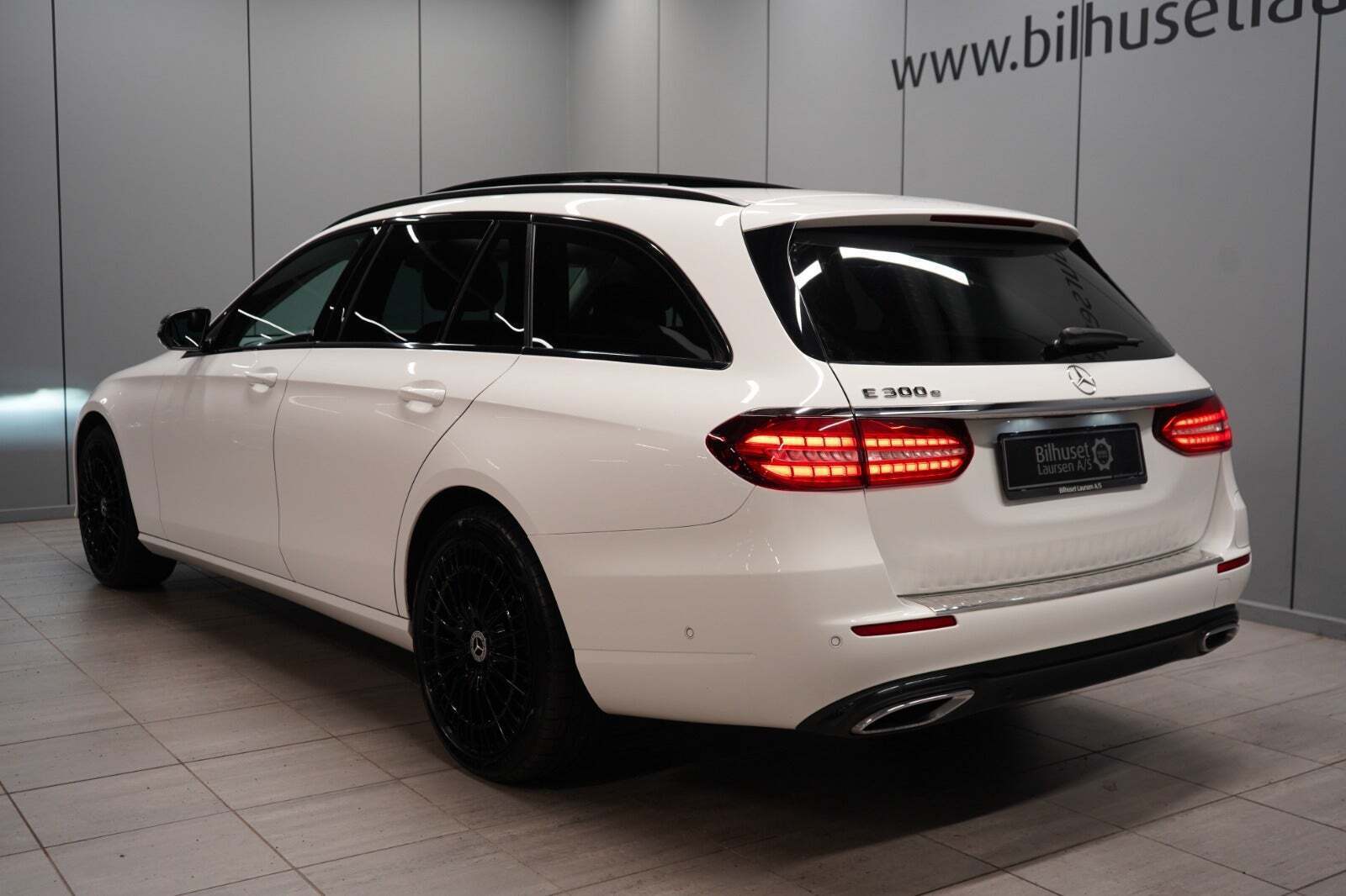 Hvid Mercedes E300 e fra 2021