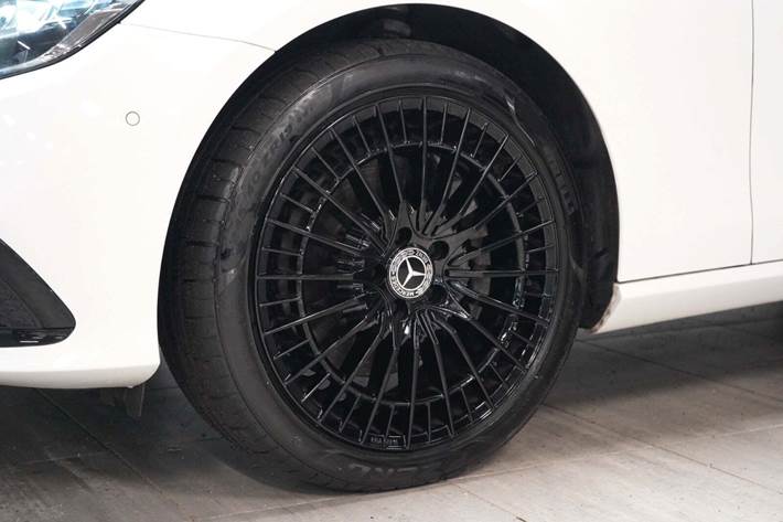 Hvid Mercedes E300 e fra 2021