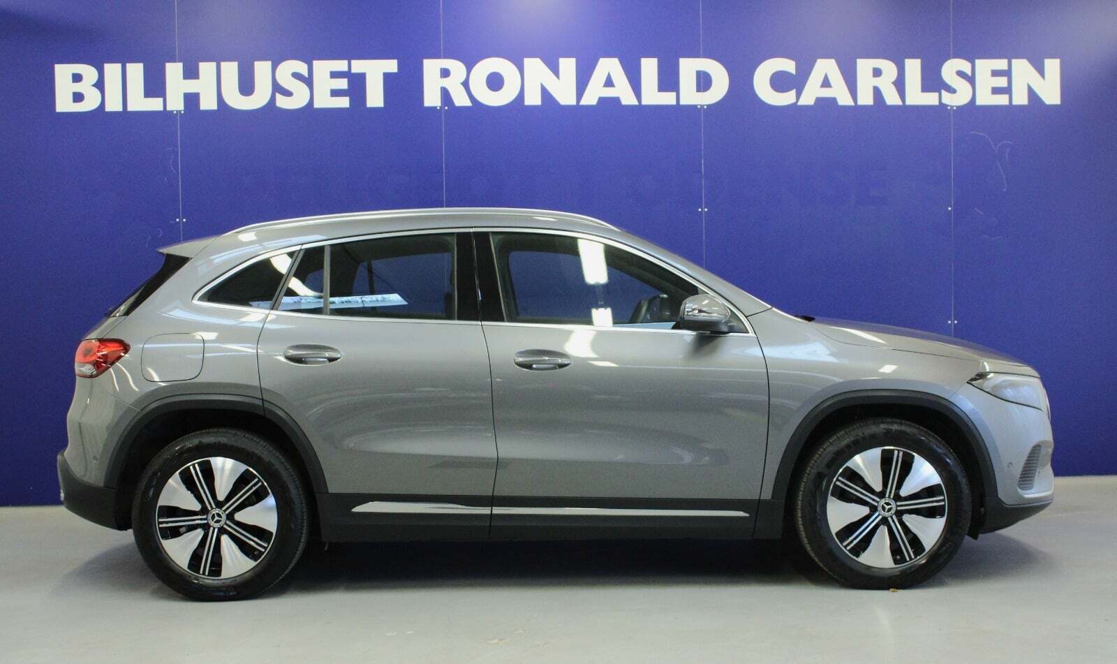 Grå Mercedes EQA250 fra 2023
