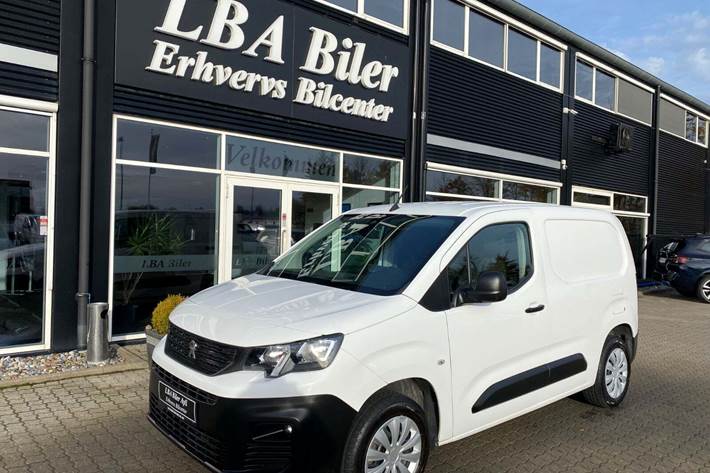 Hvid Peugeot Partner fra 2021
