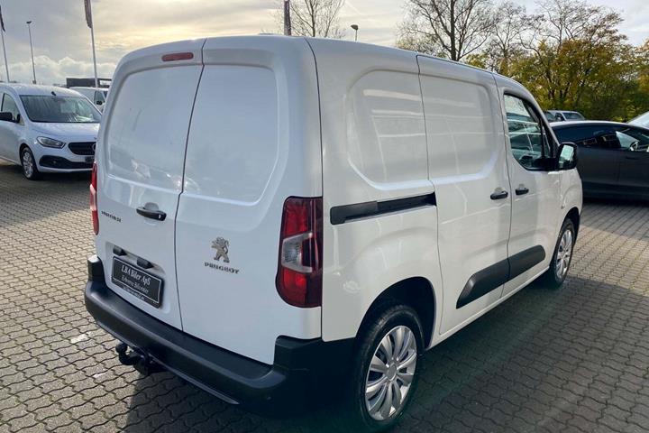 Hvid Peugeot Partner fra 2021