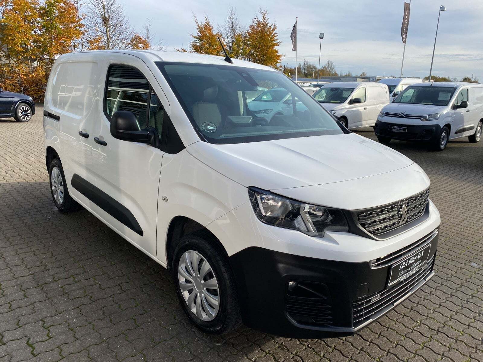 Hvid Peugeot Partner fra 2021