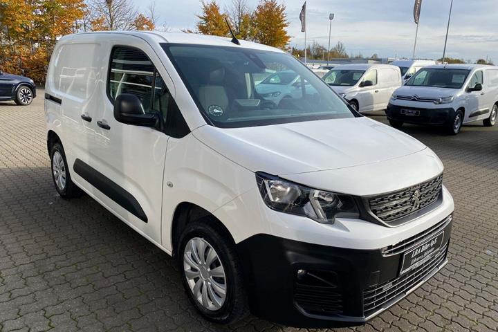 Hvid Peugeot Partner fra 2021