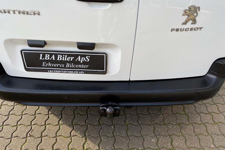 Hvid Peugeot Partner fra 2021