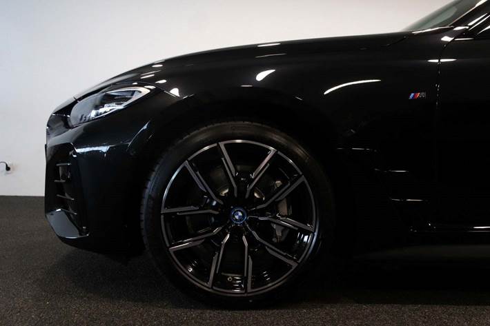 Sort BMW i4 fra 2023