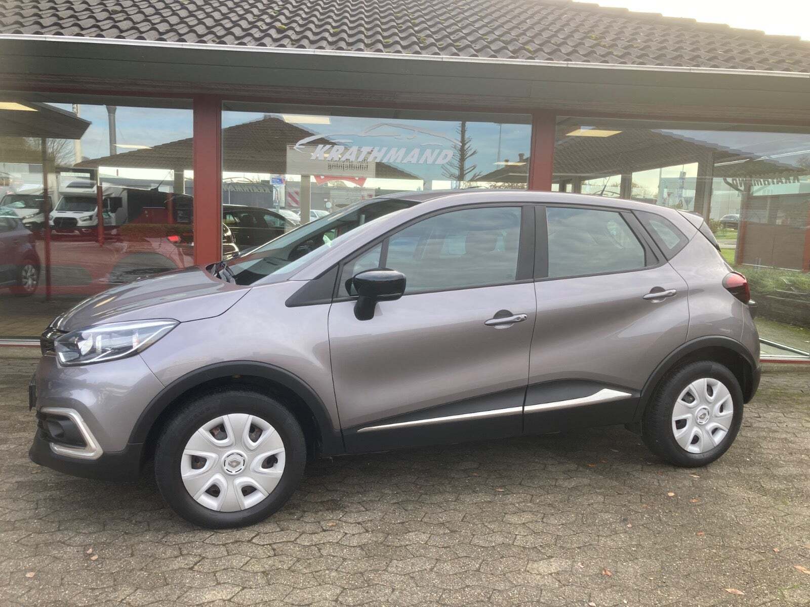 Grå Renault Captur fra 2018