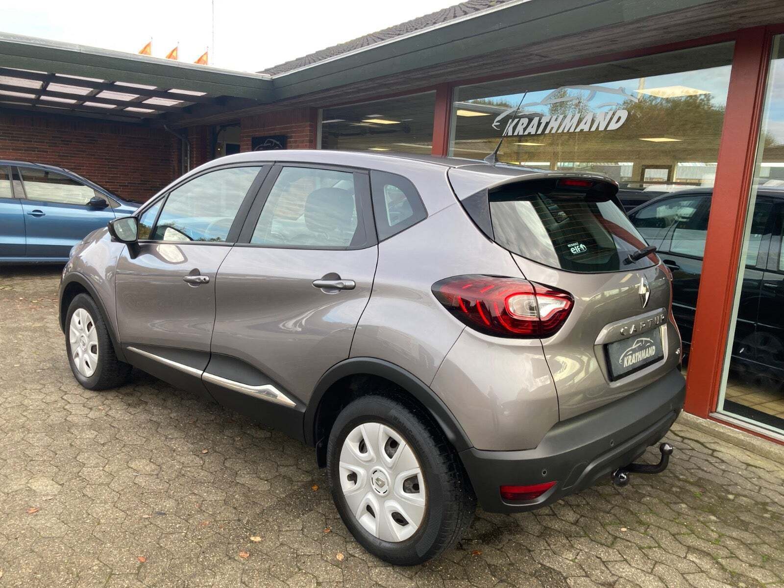 Grå Renault Captur fra 2018