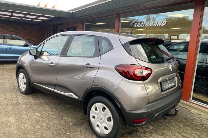 Grå Renault Captur fra 2018