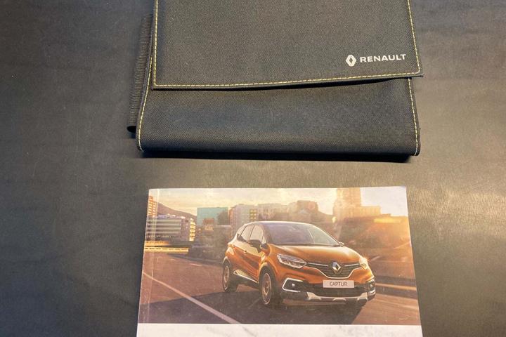 Grå Renault Captur fra 2018