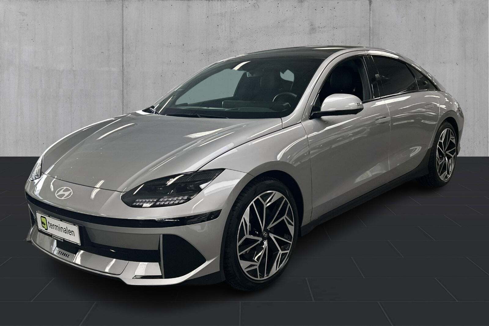 Grå Hyundai Ioniq 6 fra 2023 set udefra