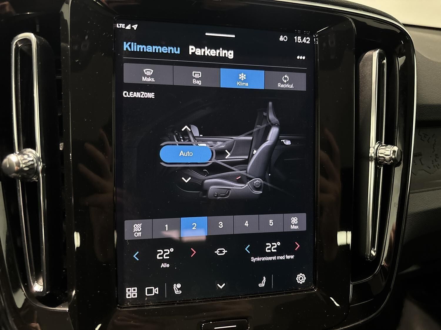 Grå Volvo EC40 fra 2024