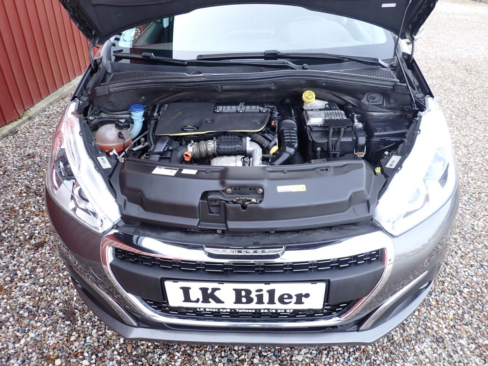 Grå Peugeot 208 fra 2018