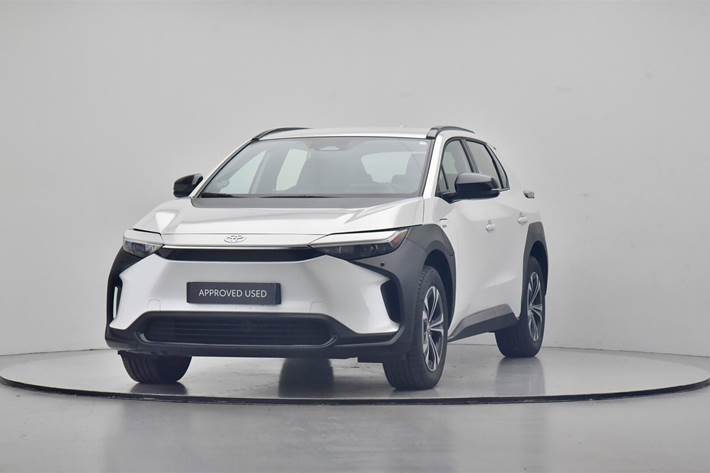 Hvid Toyota BZ4X fra 2024