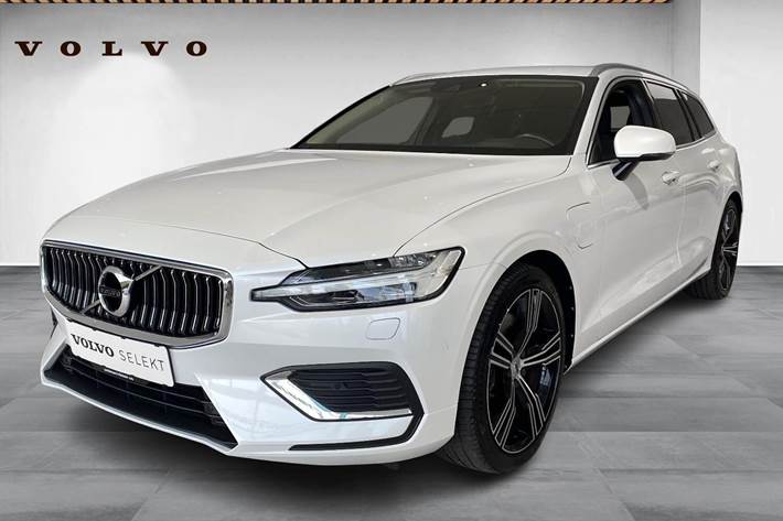 Hvid Volvo V60 fra 2021 set udefra