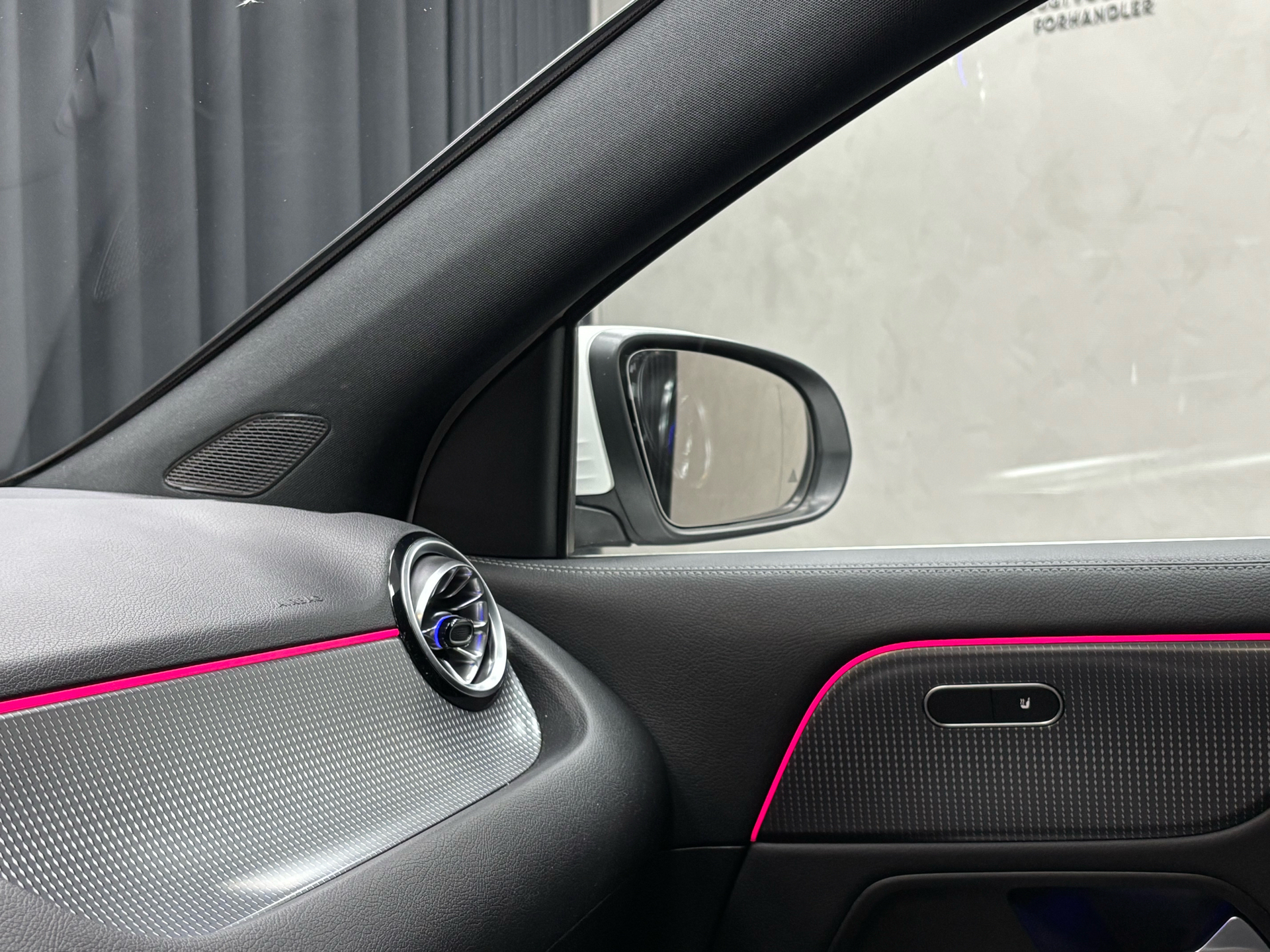 Hvid Mercedes EQA 250 fra 2023