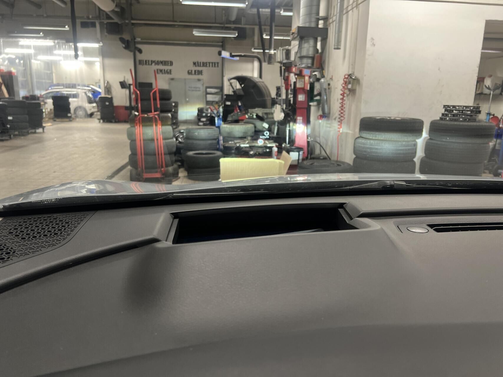 Grå Nissan Ariya fra 2024