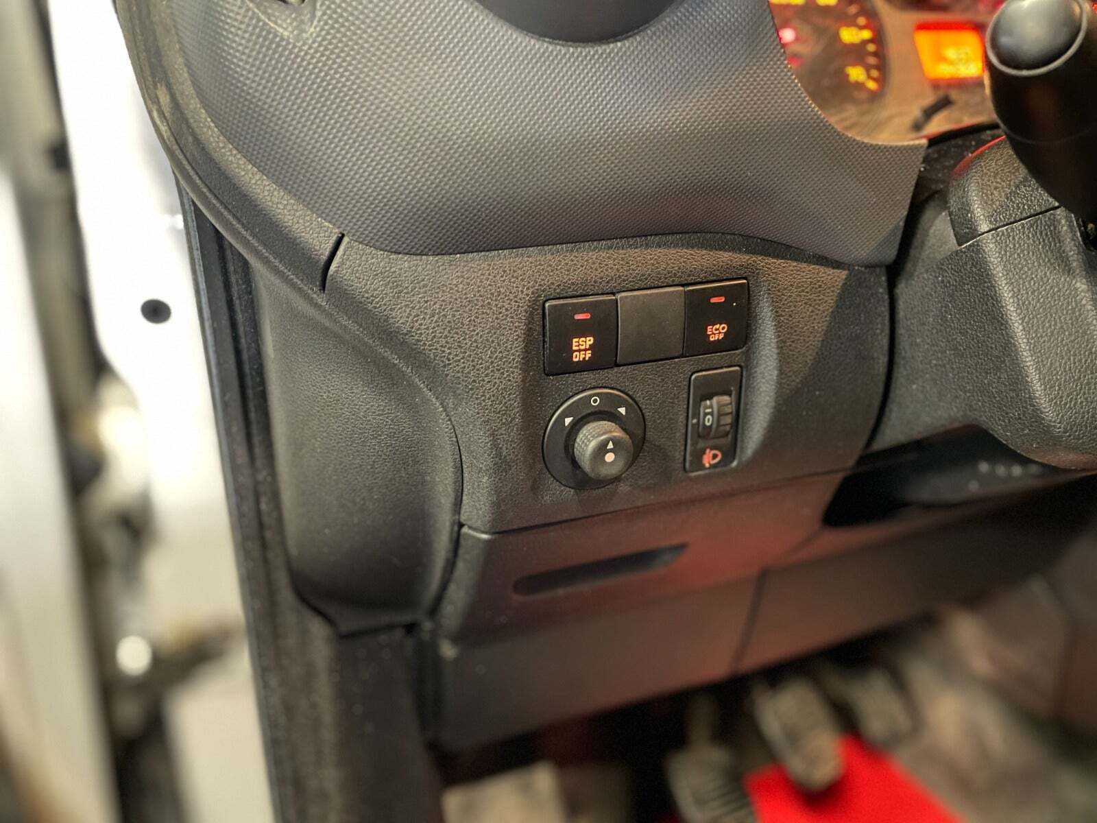 Hvid Peugeot Partner fra 2012