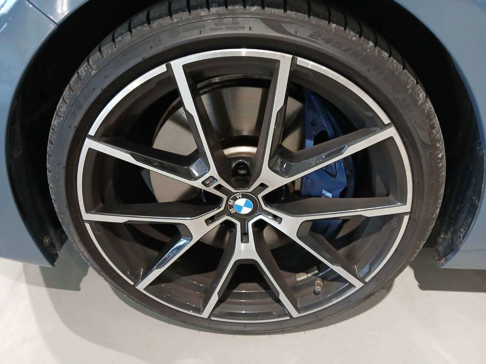 Blå BMW 840i fra 2020