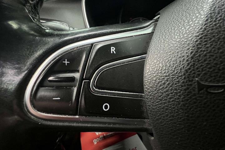 Grå Renault Megane IV fra 2018