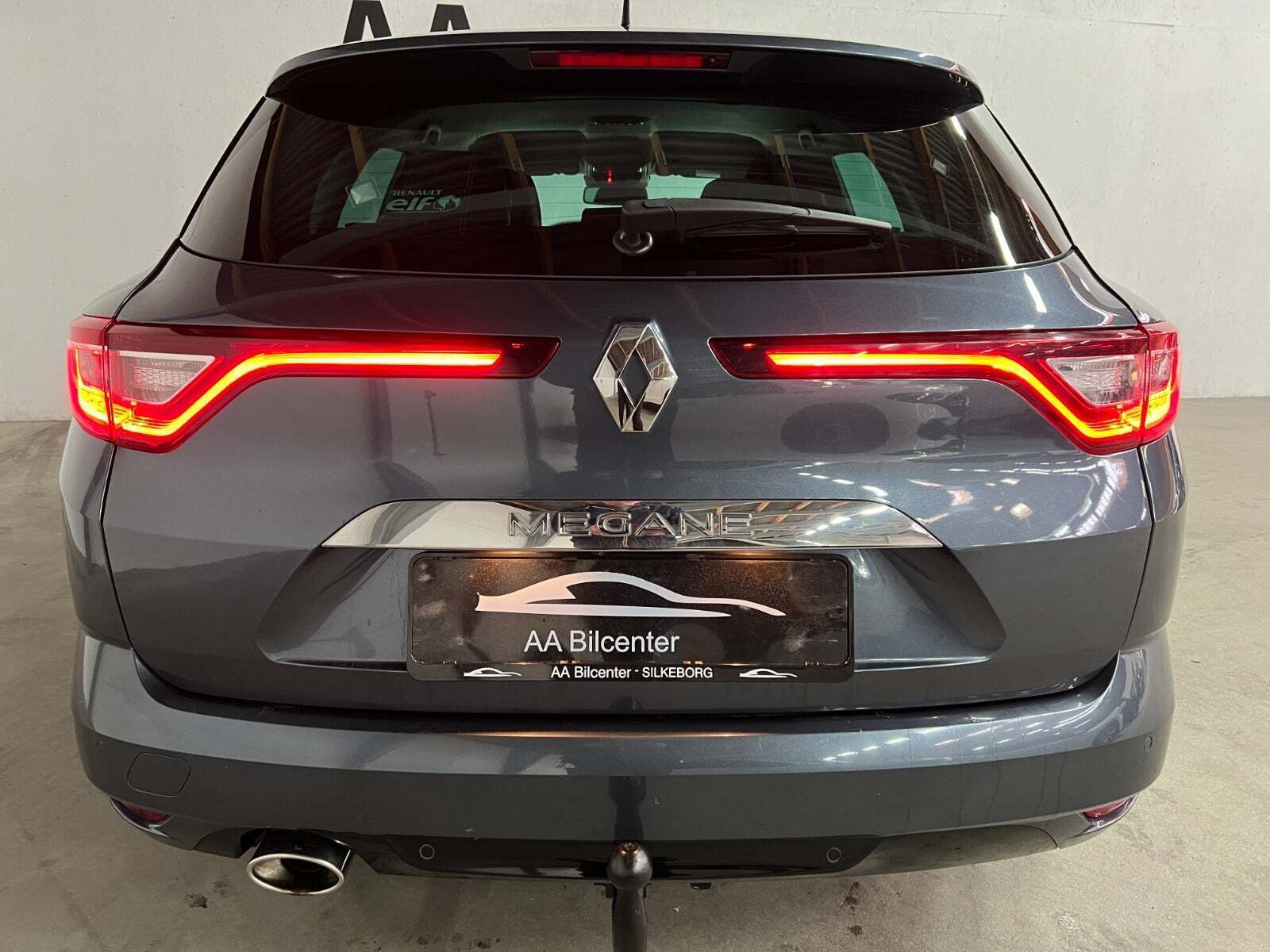 Grå Renault Megane IV fra 2018