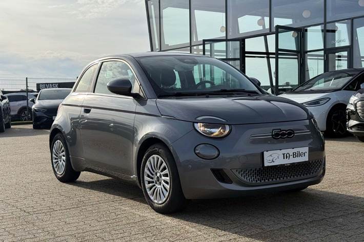 Grå Fiat 500e fra 2022 set udefra