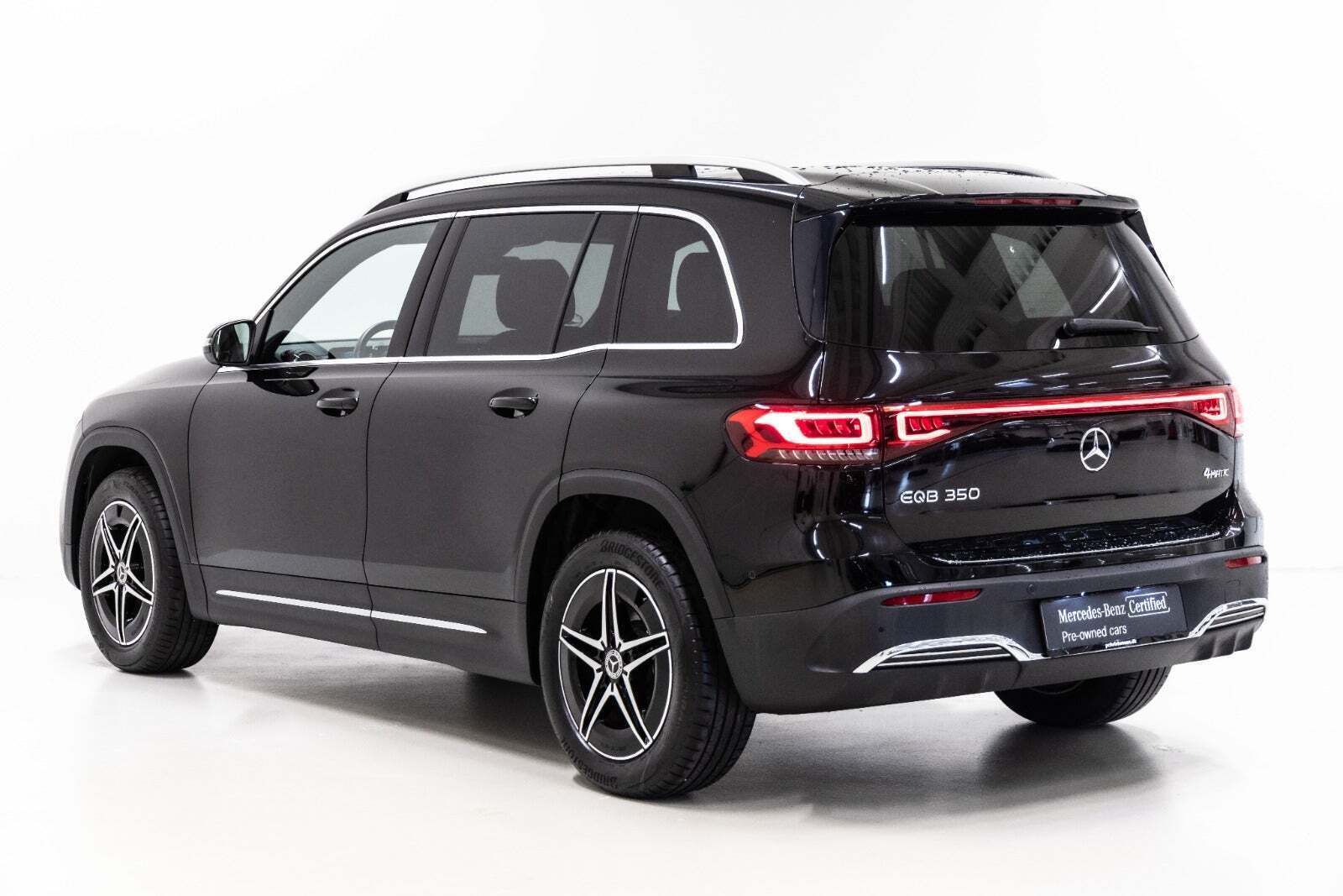 Sort Mercedes EQB350 fra 2024