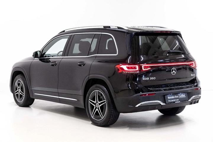 Sort Mercedes EQB350 fra 2024