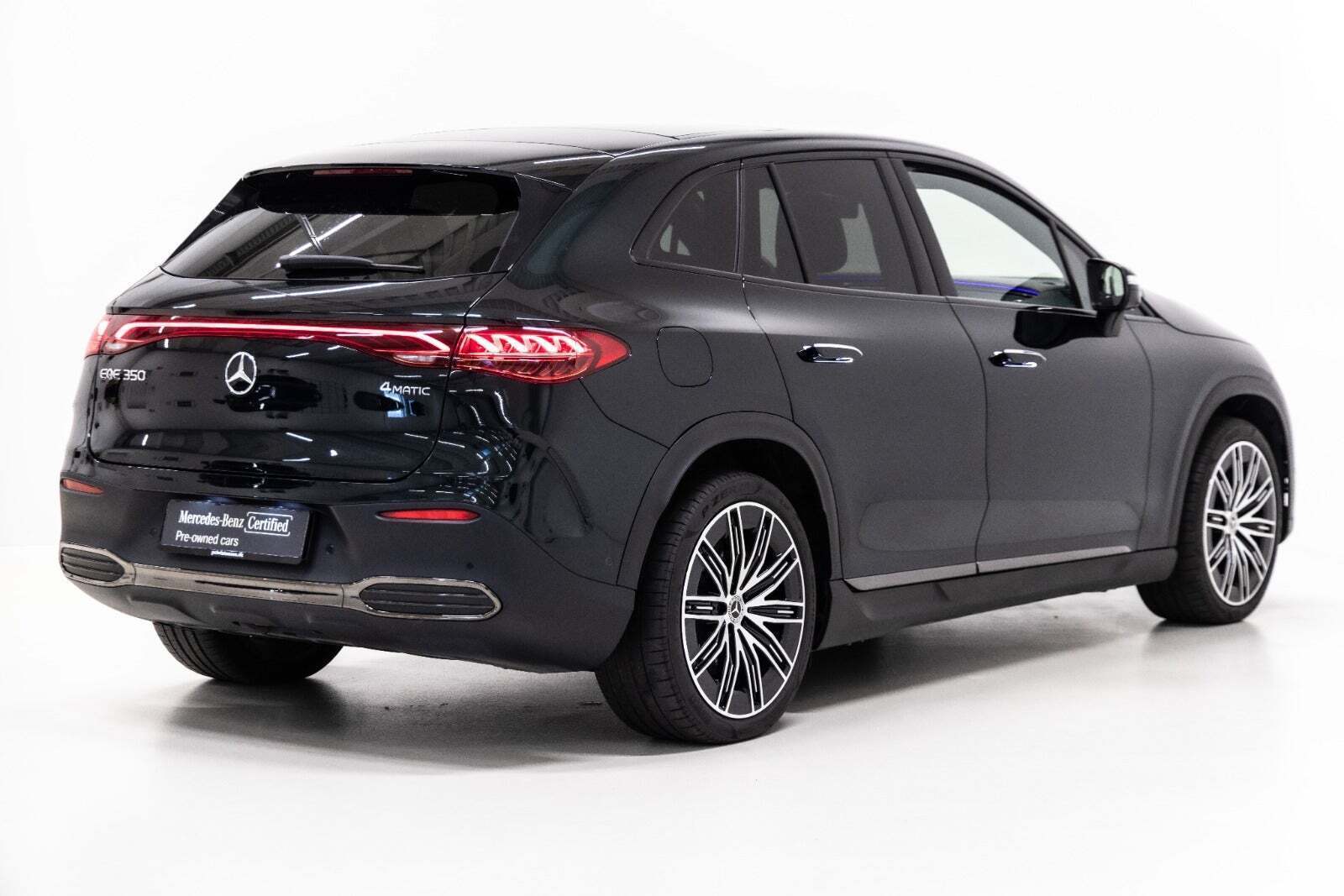 Grøn Mercedes EQE350 SUV fra 2025