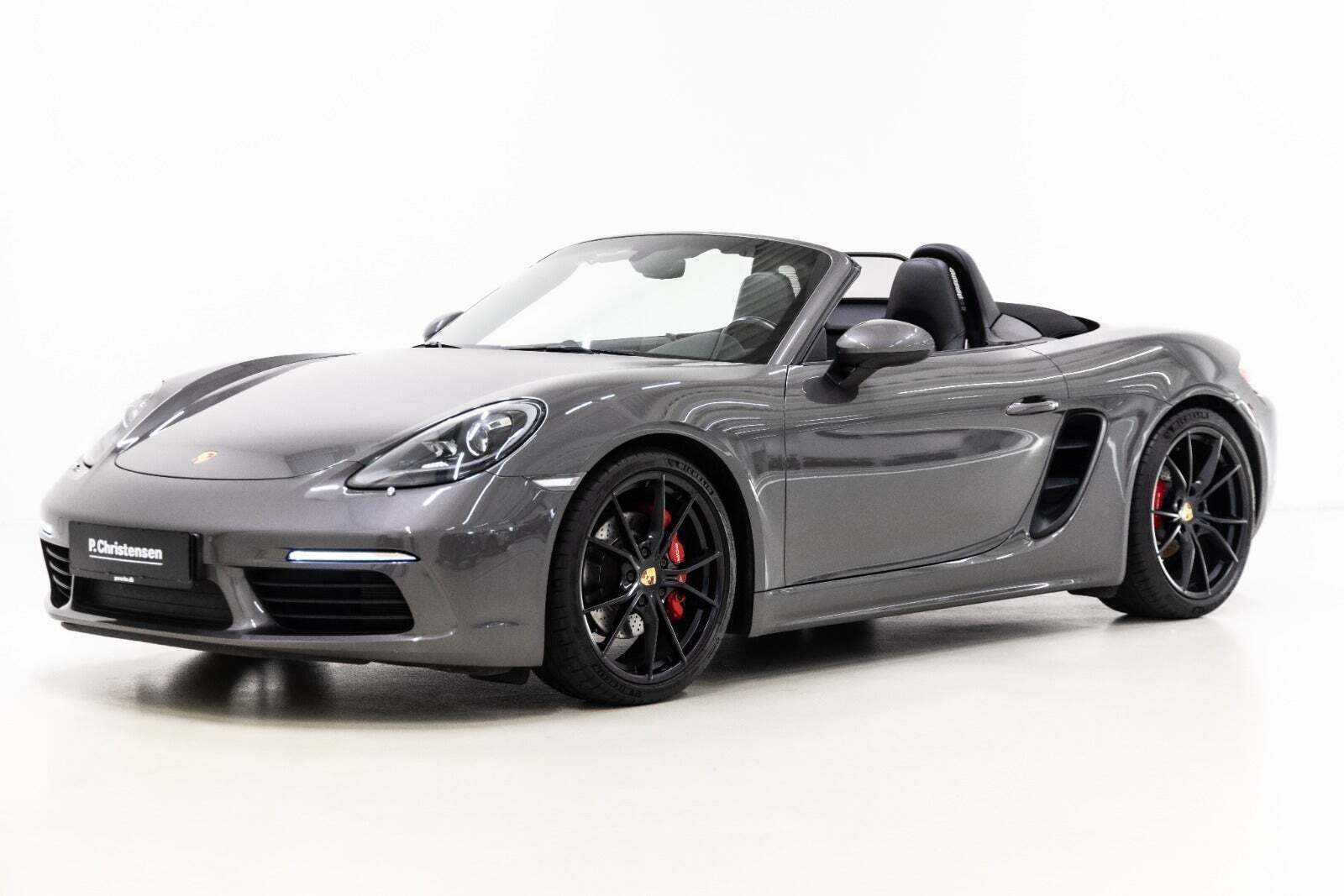 Grå Porsche 718 Boxster S fra 2017 set udefra