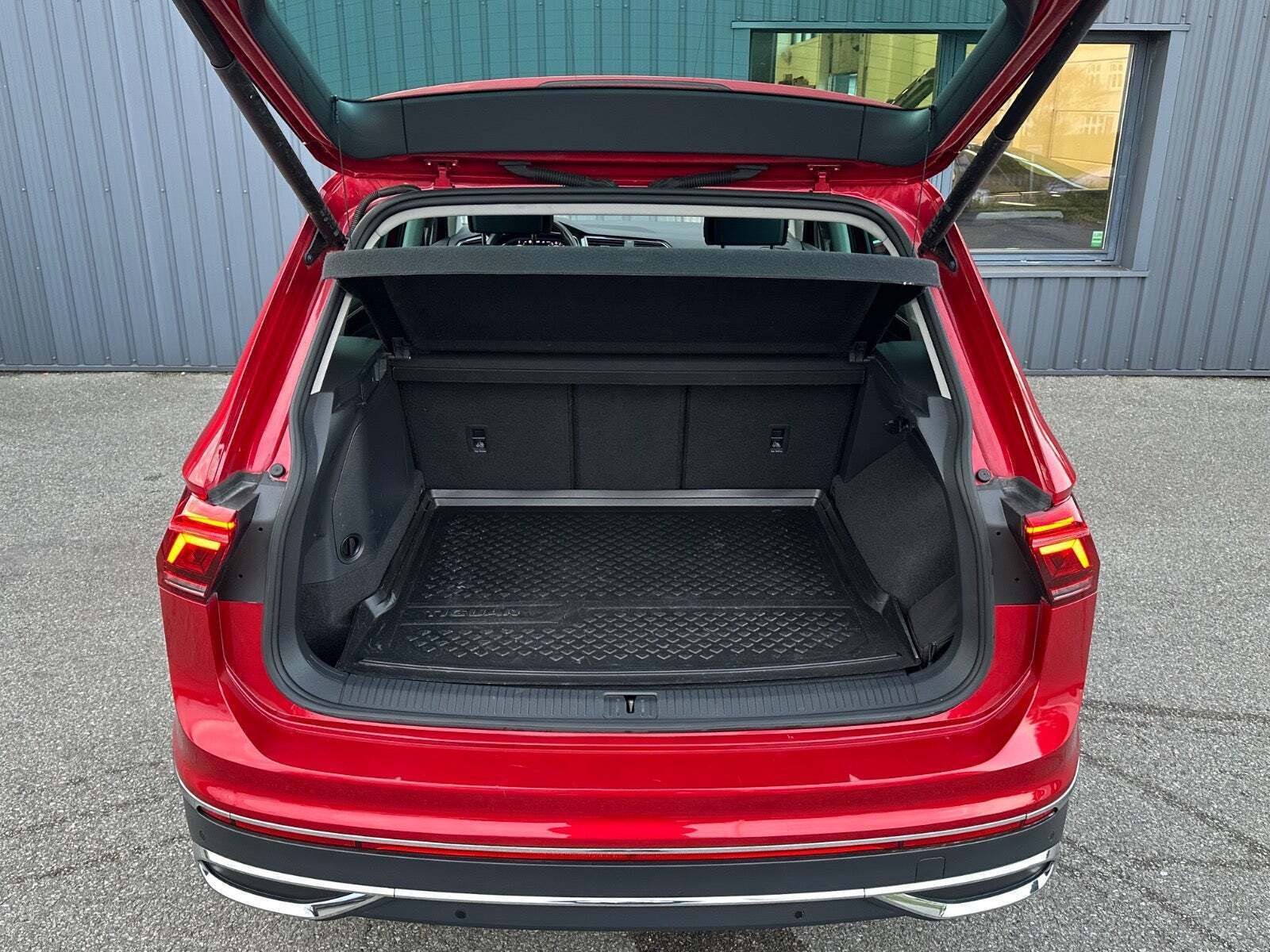 Rød VW Tiguan fra 2023