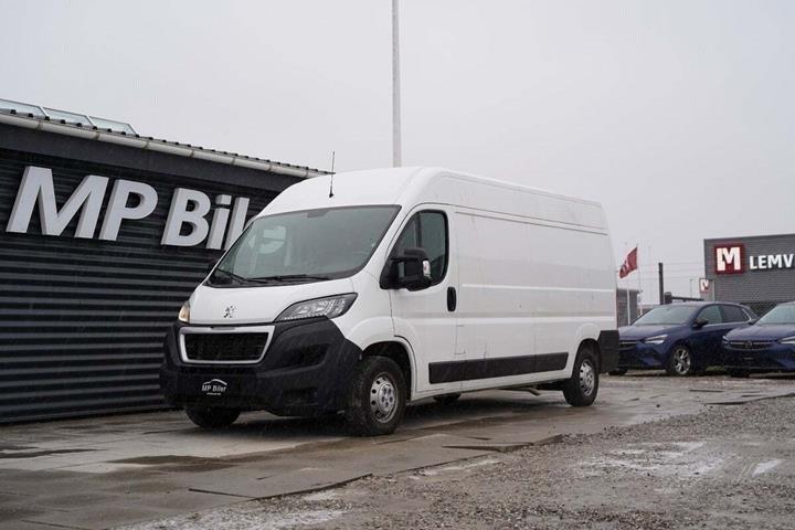 Hvid Peugeot Boxer 335 fra 2021