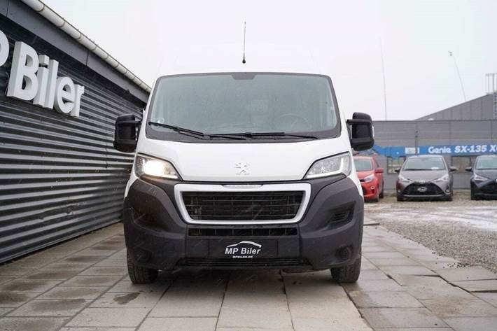 Hvid Peugeot Boxer 335 fra 2021