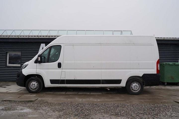 Hvid Peugeot Boxer 335 fra 2021
