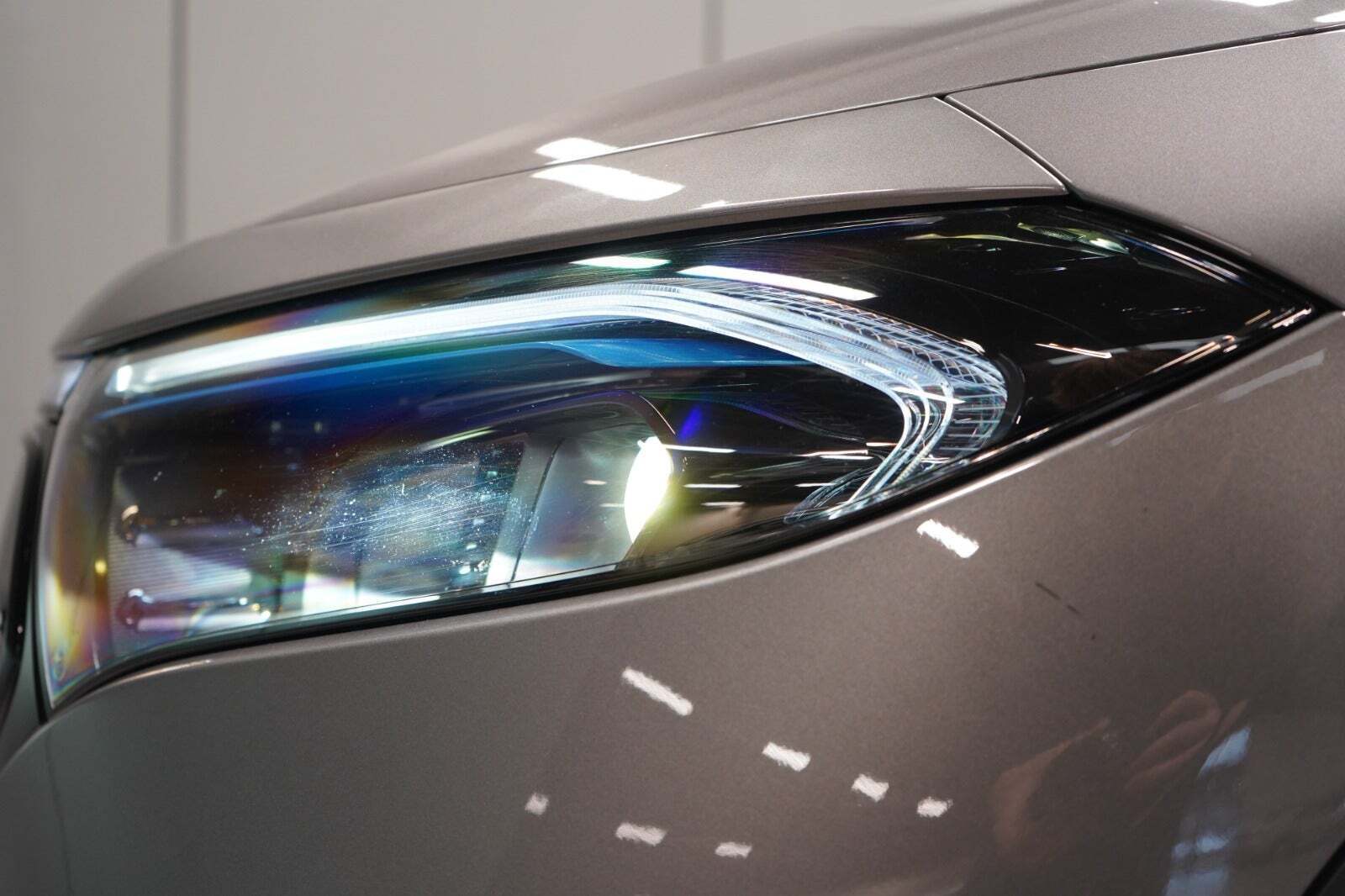 Grå Mercedes EQA250 fra 2023