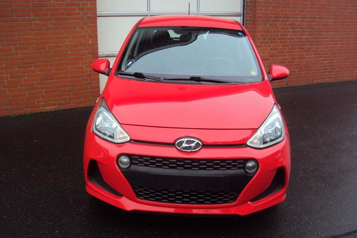 Rød Hyundai i10 fra 2019
