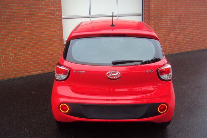 Rød Hyundai i10 fra 2019
