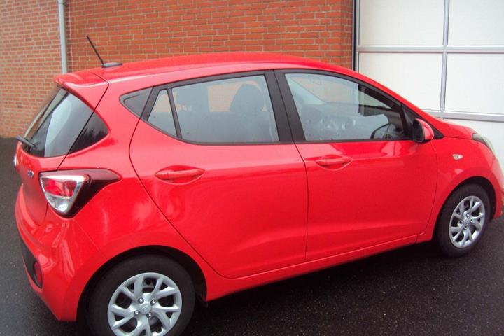 Rød Hyundai i10 fra 2019