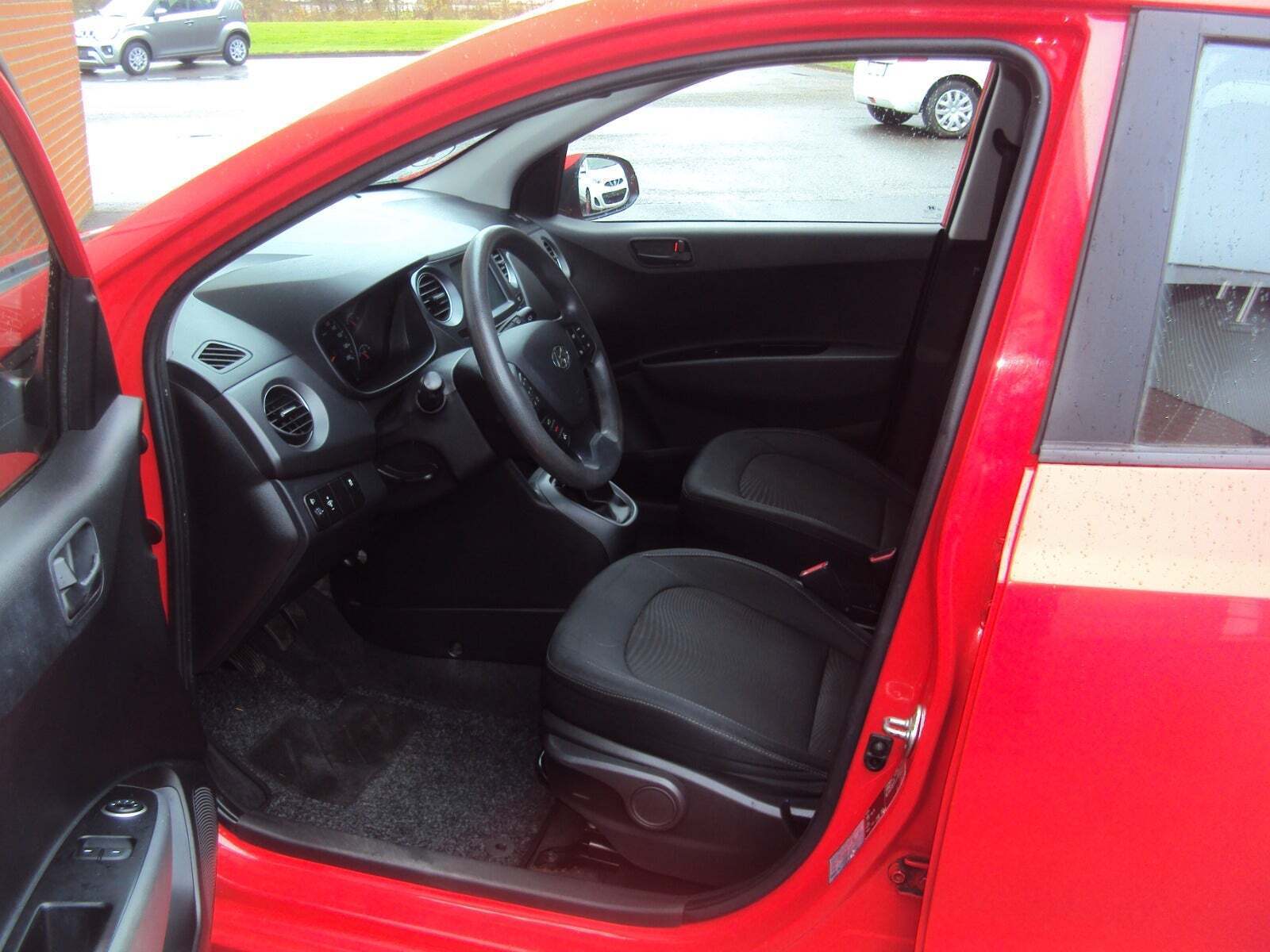 Rød Hyundai i10 fra 2019