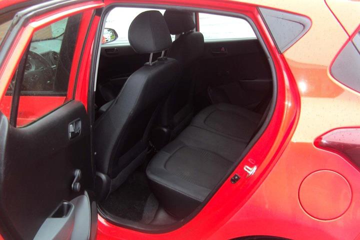 Rød Hyundai i10 fra 2019