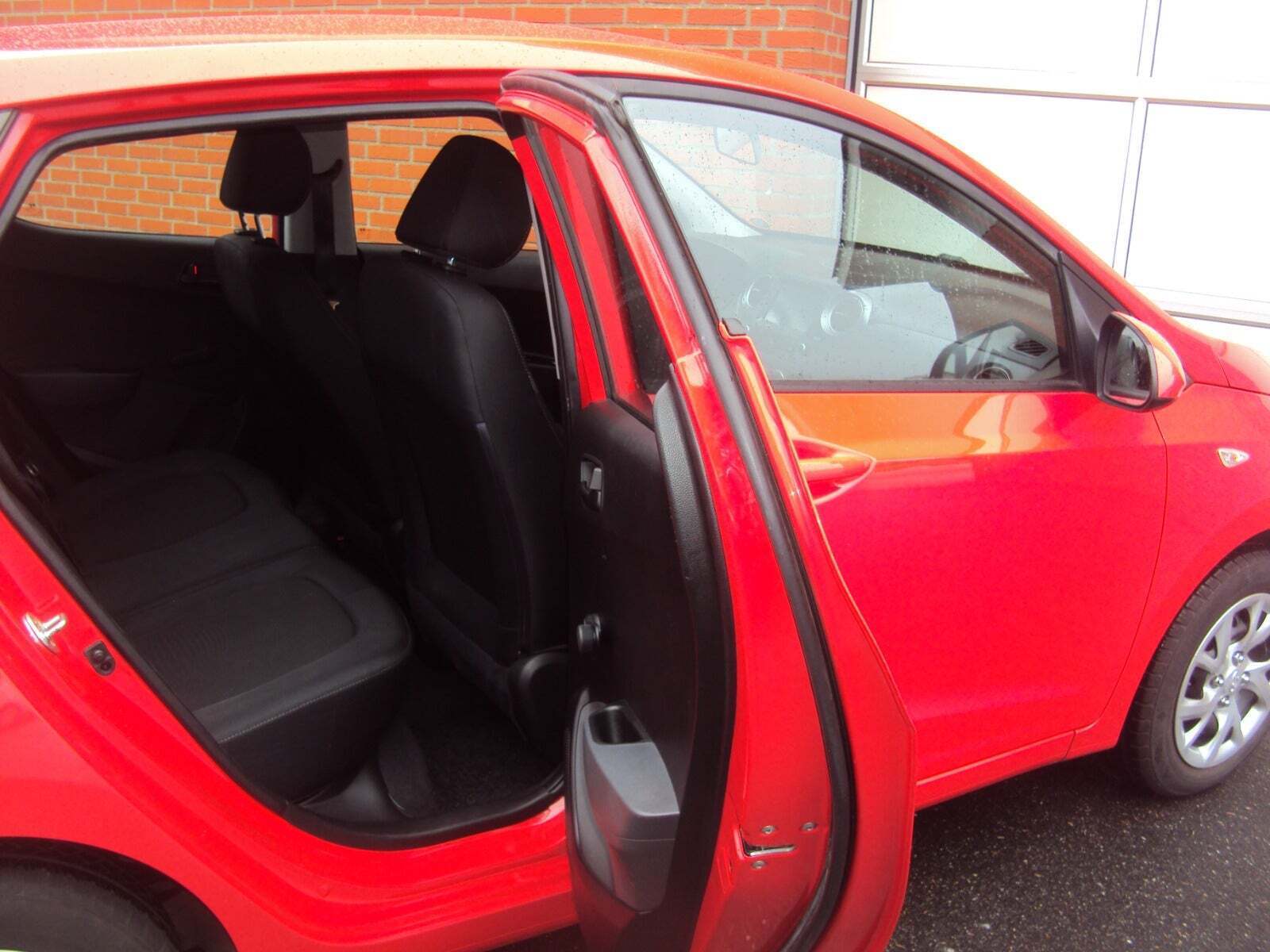 Rød Hyundai i10 fra 2019